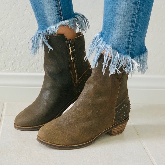 Smoking Metal Studding Distressed Leather Booties - Picture 4 of 6